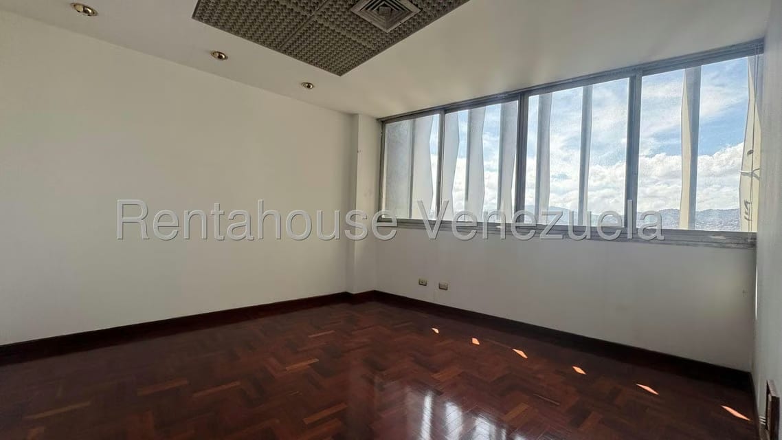 Comercial (Local Comercial) en Venta en Parroquia Catedral, Distrito Metropolitano - 17