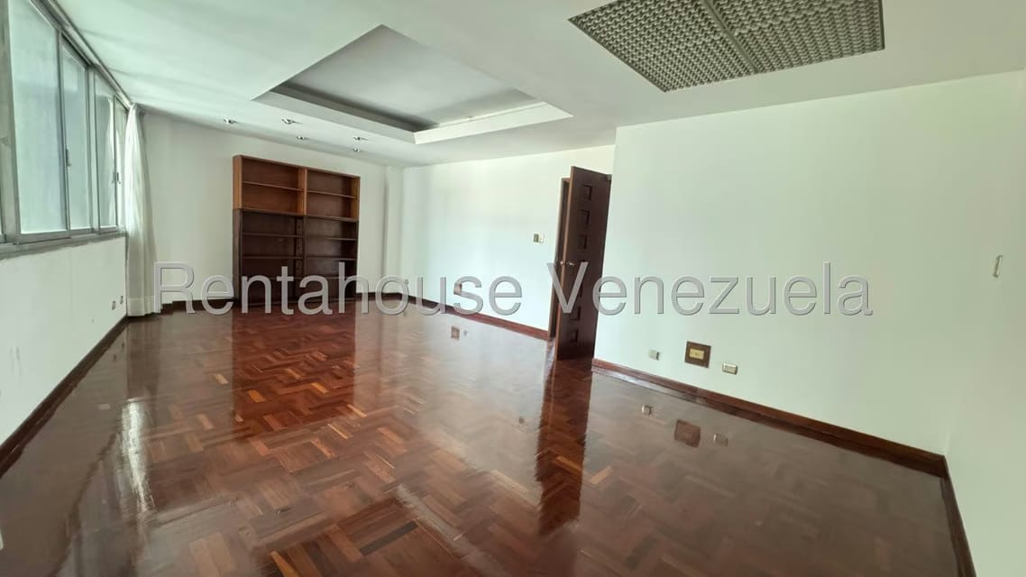 Comercial (Local Comercial) en Venta en Parroquia Catedral, Distrito Metropolitano - 25