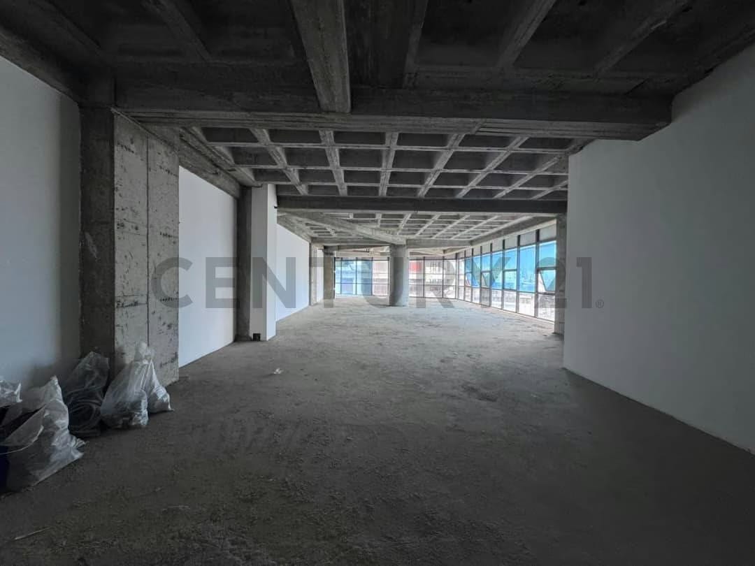 Oportunidad unica en las mercedes, oficina en venta - 3