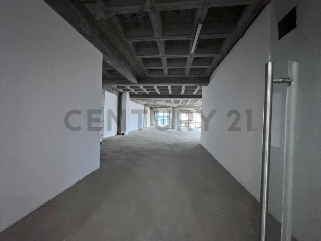 Oportunidad unica en las mercedes, oficina en venta - 6