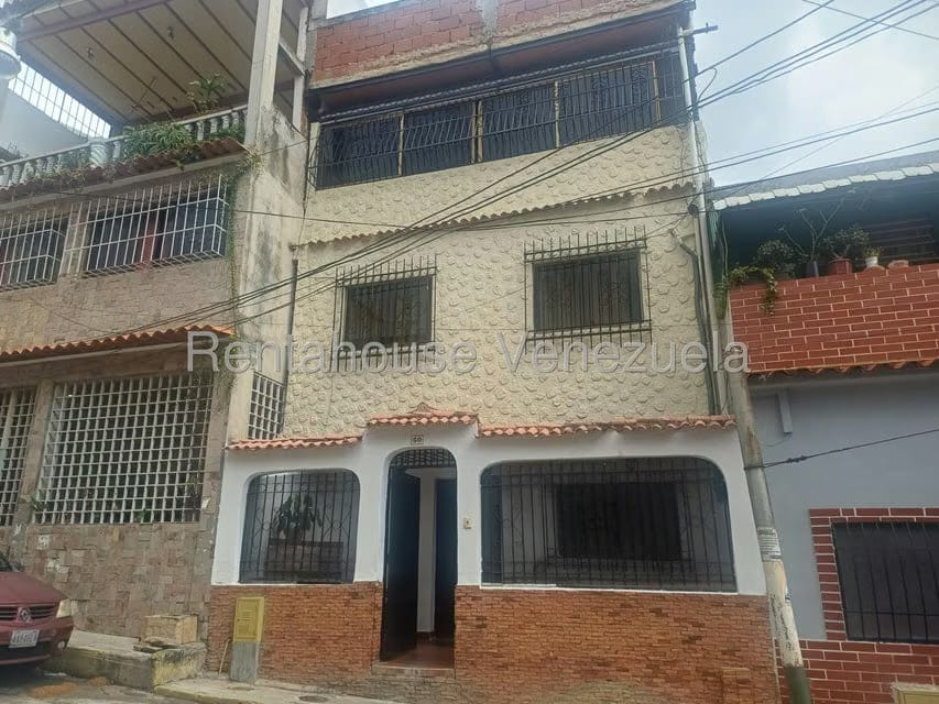 Casa (Multipes Niveles) en Venta en Catia, Distrito Metropolitano - 2