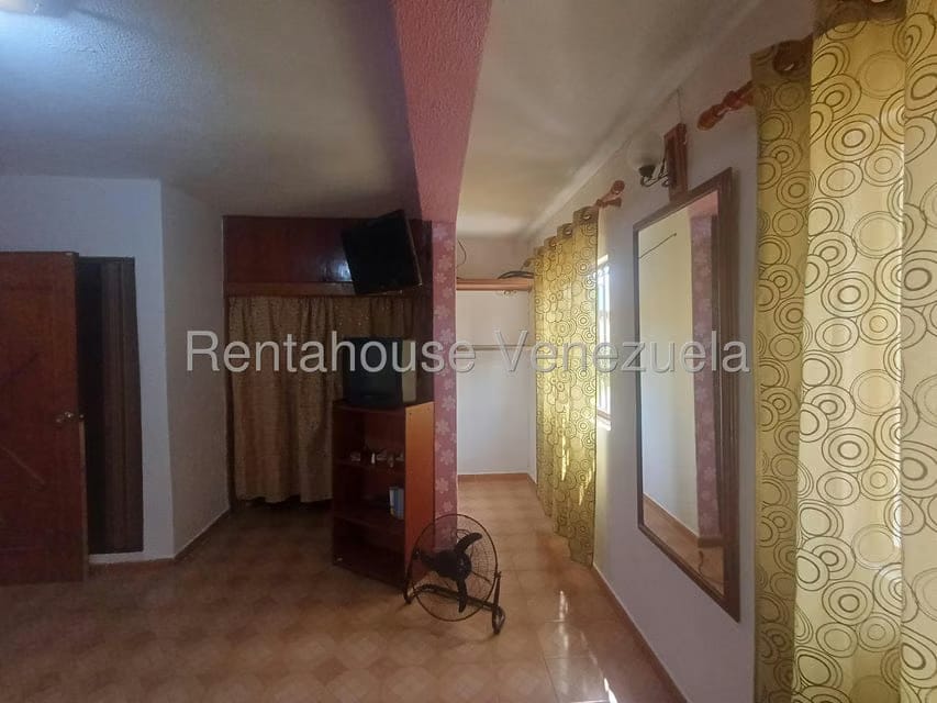 Casa (Multipes Niveles) en Venta en Catia, Distrito Metropolitano - 38