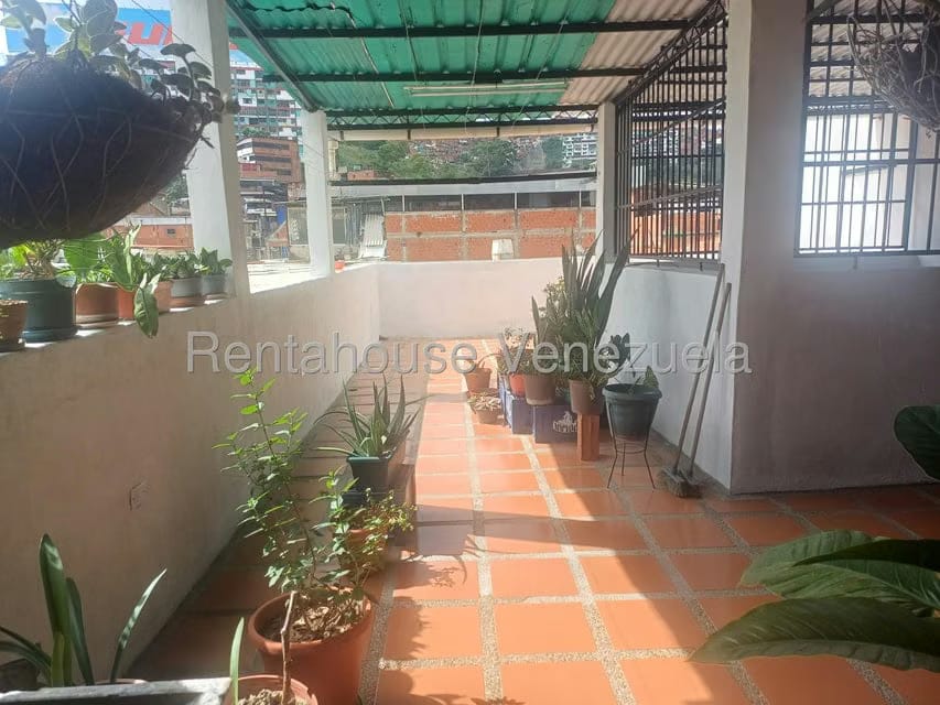 Casa (Multipes Niveles) en Venta en Catia, Distrito Metropolitano - 55