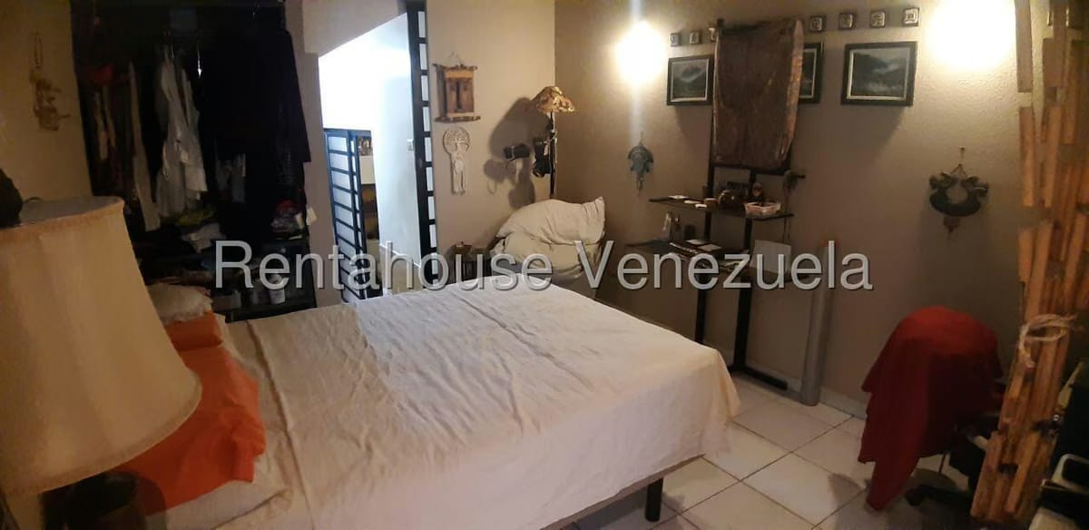 Casa (Multipes Niveles) en Venta en Santa Sofia, Distrito Metropolitano - 98