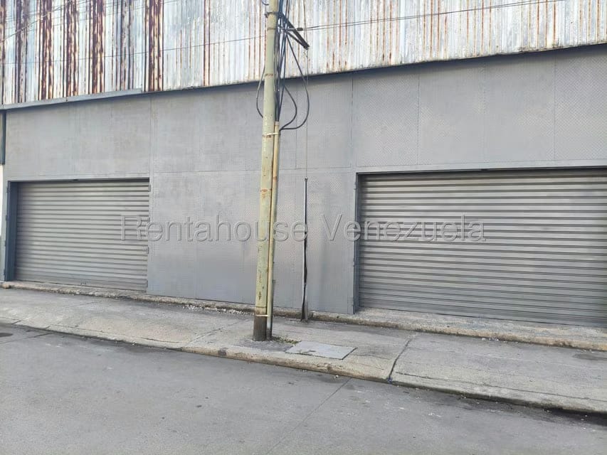 Comercial (Local Comercial) en Alquiler en La Yaguara, Distrito Metropolitano - 2
