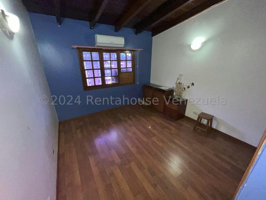 Casa (Multipes Niveles) en Venta en Colinas de Santa Monica, Distrito Metropolitano - 25
