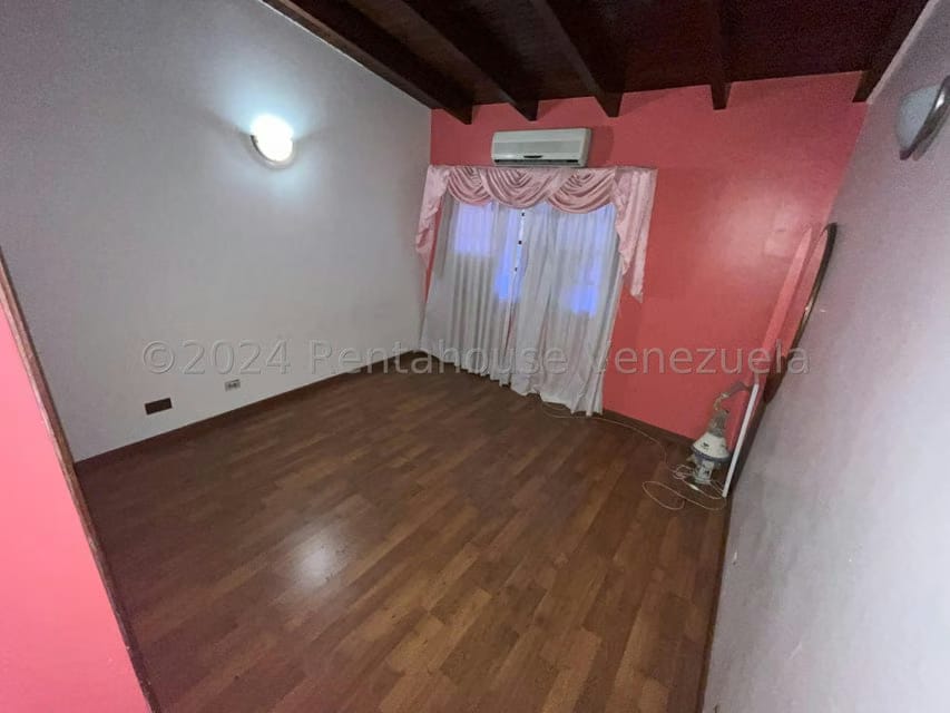 Casa (Multipes Niveles) en Venta en Colinas de Santa Monica, Distrito Metropolitano - 26