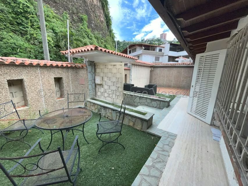 Casa (Multipes Niveles) en Venta en Colinas de Santa Monica, Distrito Metropolitano - 4