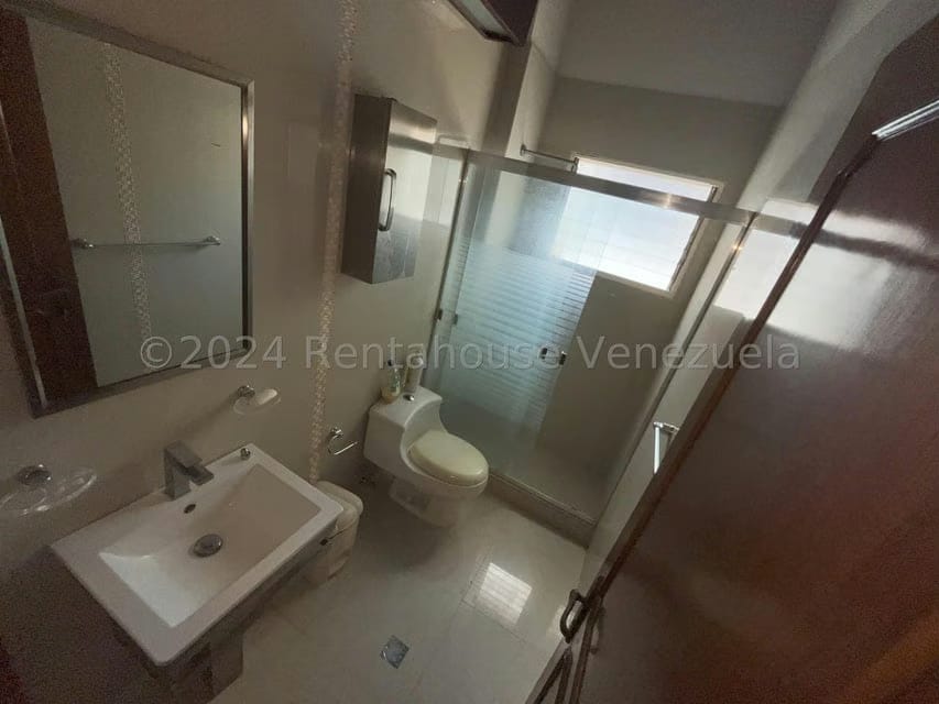 Casa (Multipes Niveles) en Venta en Colinas de Santa Monica, Distrito Metropolitano - 31