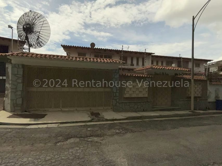 Casa (Multipes Niveles) en Venta en Colinas de Santa Monica, Distrito Metropolitano - 42