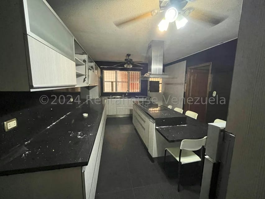 Casa (Multipes Niveles) en Venta en Colinas de Santa Monica, Distrito Metropolitano - 8
