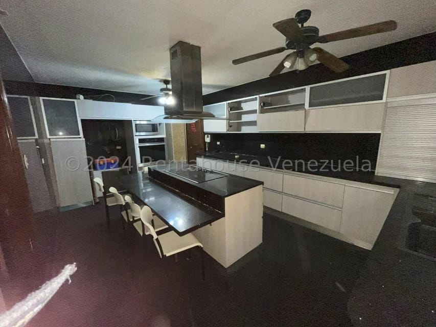Casa (Multipes Niveles) en Venta en Colinas de Santa Monica, Distrito Metropolitano - 9