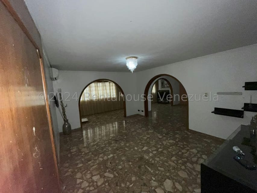 Casa (Multipes Niveles) en Venta en Colinas de Santa Monica, Distrito Metropolitano - 10