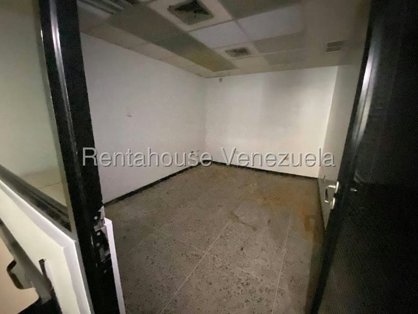 Comercial (Local Comercial) en Alquiler en Avenida El Milagro, Zulia - 2