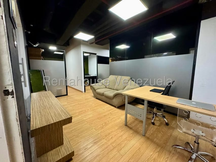 Comercial (Oficina) en Venta en Los Dos Caminos, Distrito Metropolitano - 2