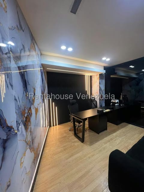 Comercial (Oficina) en Venta en Los Dos Caminos, Distrito Metropolitano - 13