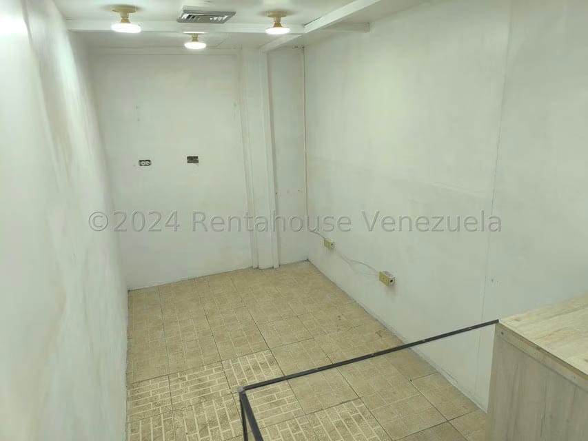 Comercial (Local Comercial) en Alquiler en Parroquia La Candelaria, Distrito Metropolitano - 3