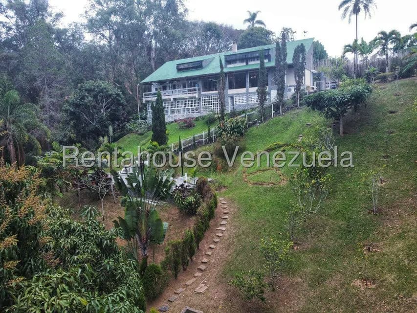 Casa (Duplex) en Venta en Los Guayabitos, Distrito Metropolitano - 3