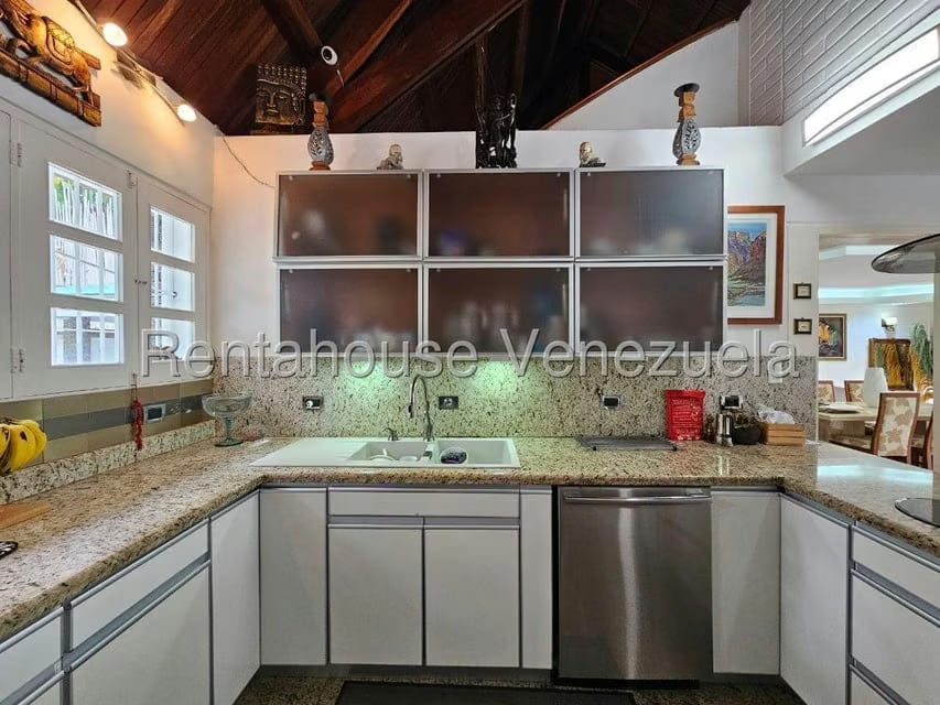 Casa (Duplex) en Venta en Los Guayabitos, Distrito Metropolitano - 23