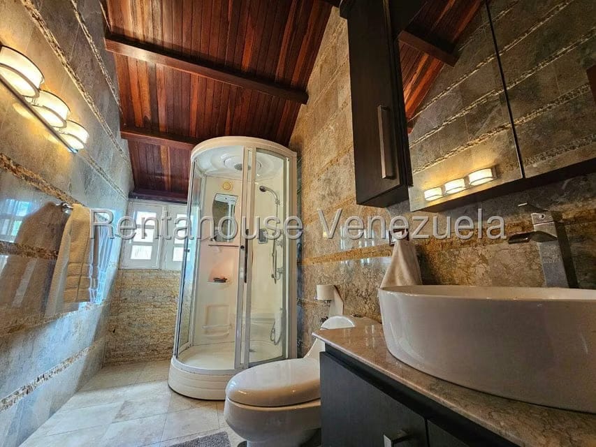 Casa (Duplex) en Venta en Los Guayabitos, Distrito Metropolitano - 38
