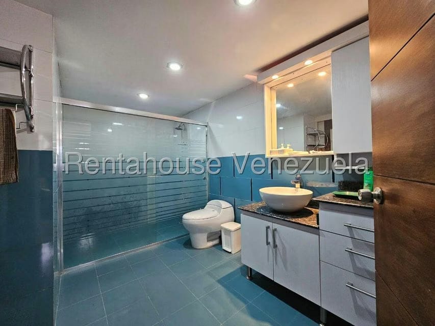 Casa (Duplex) en Venta en Los Guayabitos, Distrito Metropolitano - 42