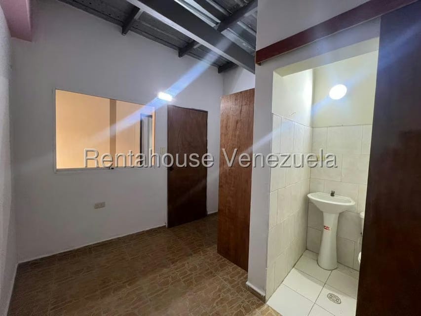 Casa (1 Nivel) en Alquiler en Nueva Segovia, Lara - 11