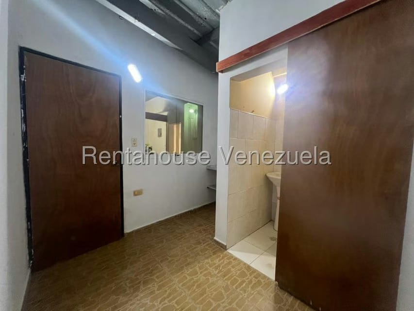 Casa (1 Nivel) en Alquiler en Nueva Segovia, Lara - 12