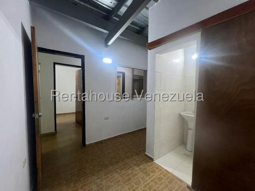 Casa (1 Nivel) en Alquiler en Nueva Segovia, Lara - 13