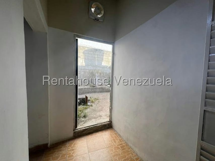 Casa (1 Nivel) en Alquiler en Nueva Segovia, Lara - 23