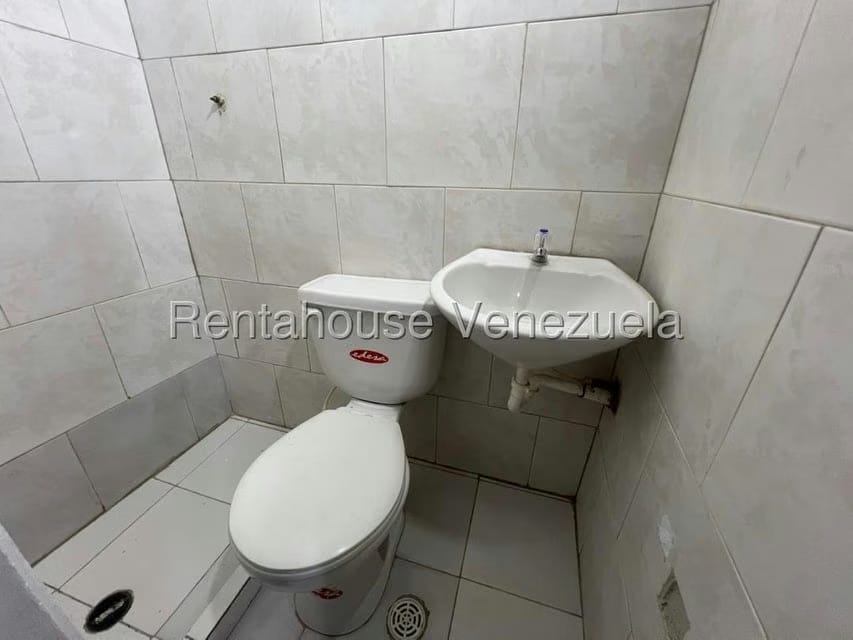 Casa (1 Nivel) en Alquiler en Nueva Segovia, Lara - 28