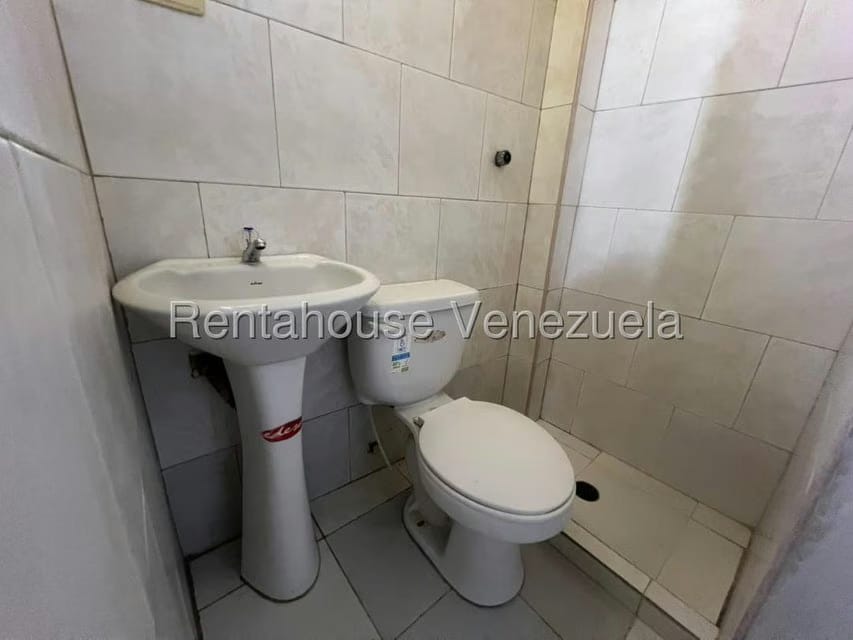 Casa (1 Nivel) en Alquiler en Nueva Segovia, Lara - 32