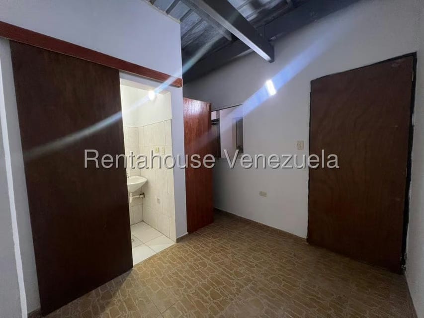 Casa (1 Nivel) en Alquiler en Nueva Segovia, Lara - 10