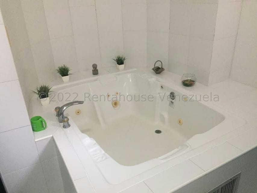 Apartamento (1 Nivel) en Venta en La Lago, Zulia - 18