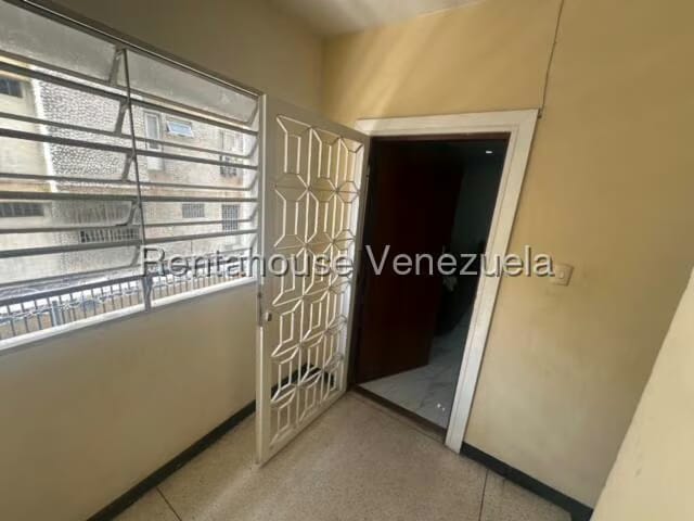 Apartamento (1 Nivel) en Alquiler en Las Delicias de Sabana Grande, Distrito Metropolitano - 3