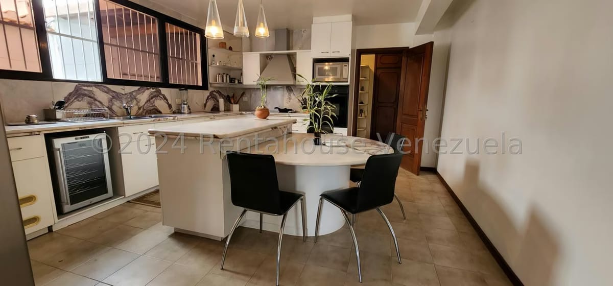 Casa (Multipes Niveles) en Venta en Lomas de La Lagunita, Distrito Metropolitano - 25