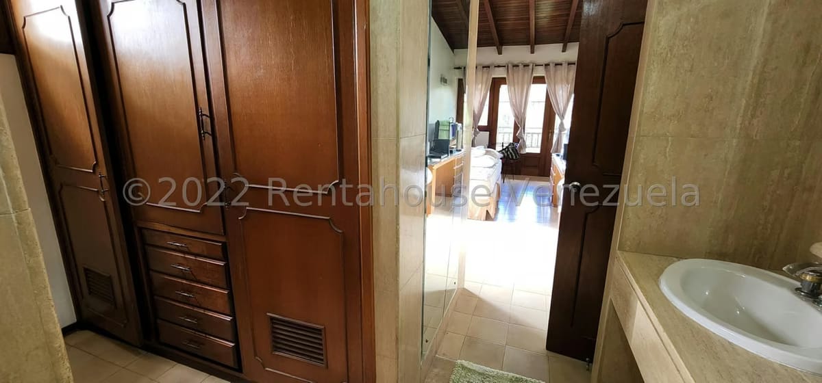 Casa (Multipes Niveles) en Venta en Lomas de La Lagunita, Distrito Metropolitano - 62