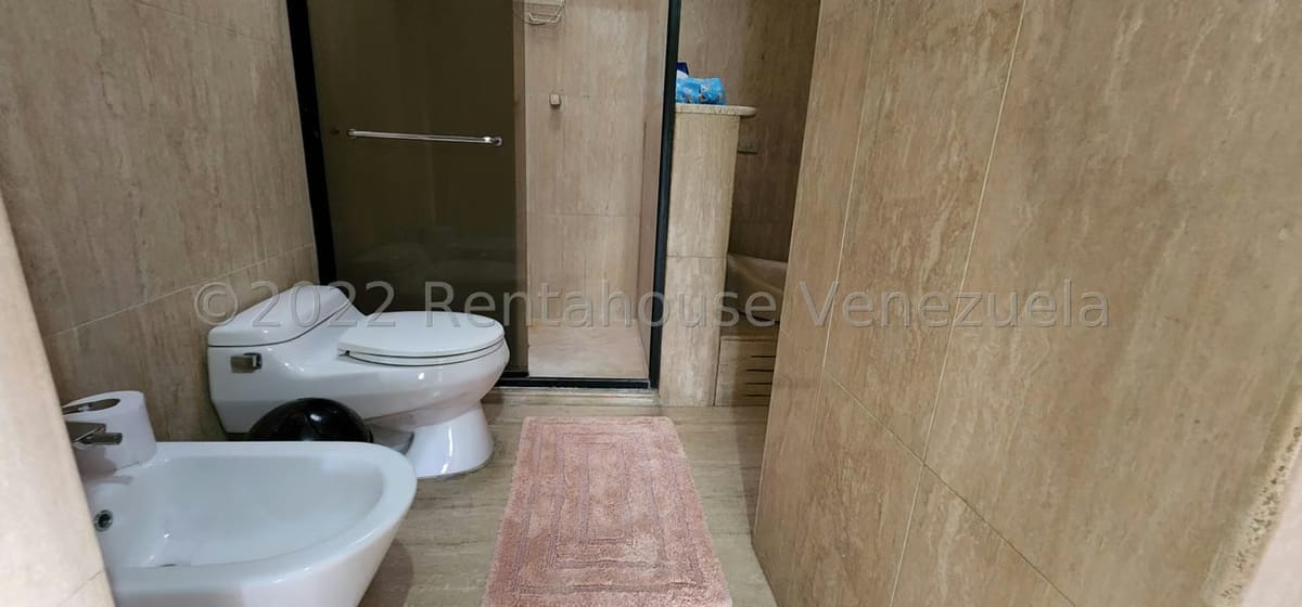 Casa (Multipes Niveles) en Venta en Lomas de La Lagunita, Distrito Metropolitano - 64