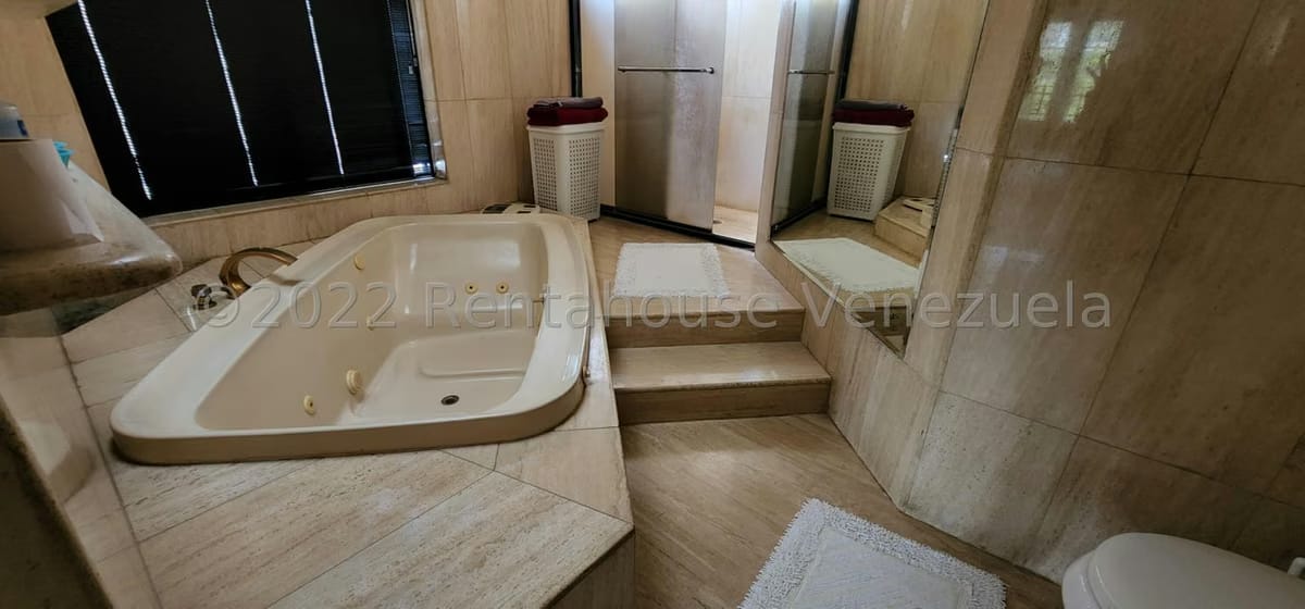 Casa (Multipes Niveles) en Venta en Lomas de La Lagunita, Distrito Metropolitano - 68