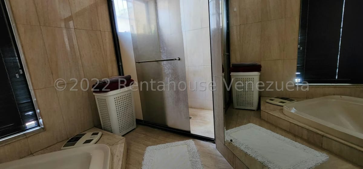 Casa (Multipes Niveles) en Venta en Lomas de La Lagunita, Distrito Metropolitano - 69