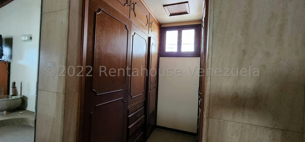 Casa (Multipes Niveles) en Venta en Lomas de La Lagunita, Distrito Metropolitano - 76