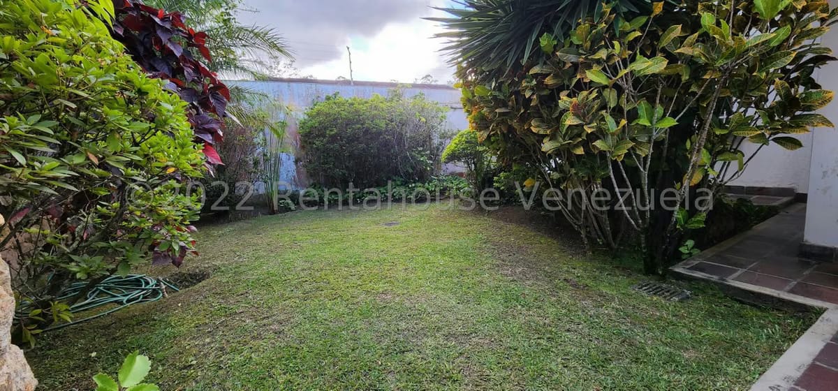Casa (Multipes Niveles) en Venta en Lomas de La Lagunita, Distrito Metropolitano - 97