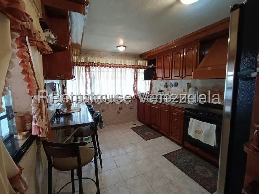 Townhouse (Multiples Niveles) en Venta en El Castillejo, Miranda - 4
