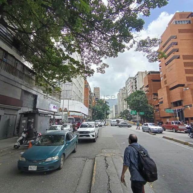 Comercial (Local Comercial) en Venta en Parroquia Catedral, Distrito Metropolitano - 2