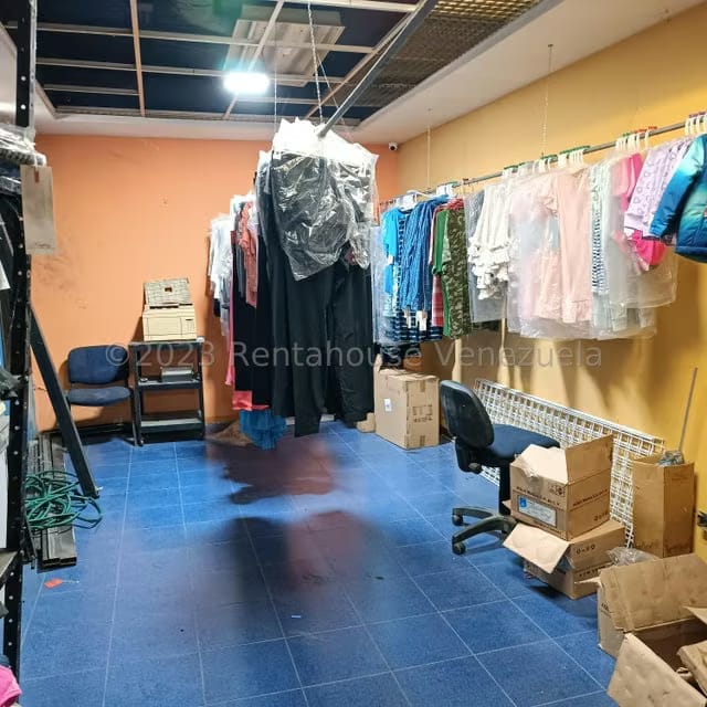 Comercial (Local Comercial) en Venta en Parroquia Catedral, Distrito Metropolitano - 11