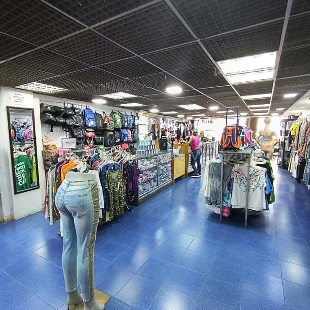 Comercial (Local Comercial) en Venta en Parroquia Catedral, Distrito Metropolitano - 4