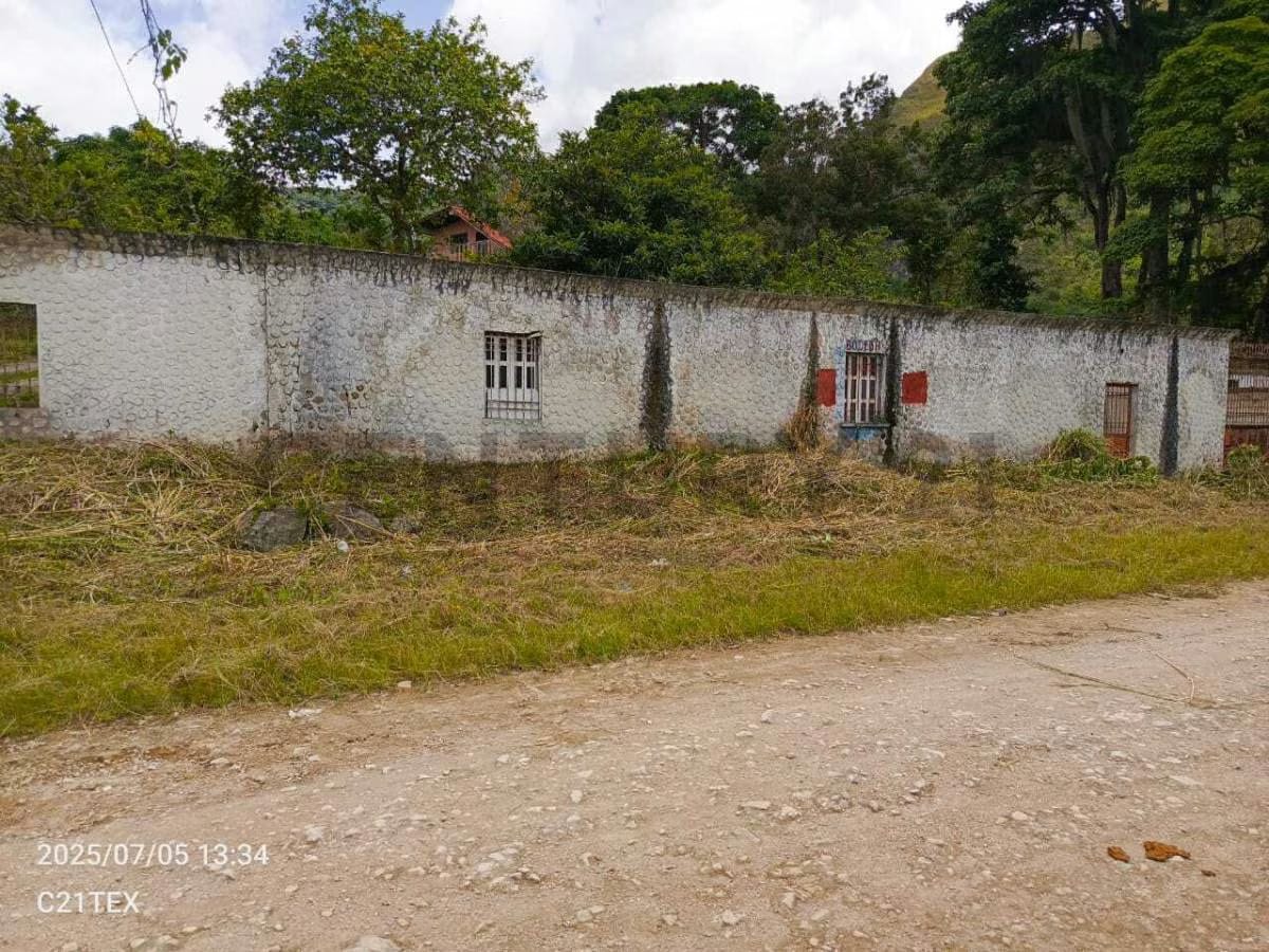 Se Vende Bello y Amplio Chalet en Caripe (San Agustin) - 2