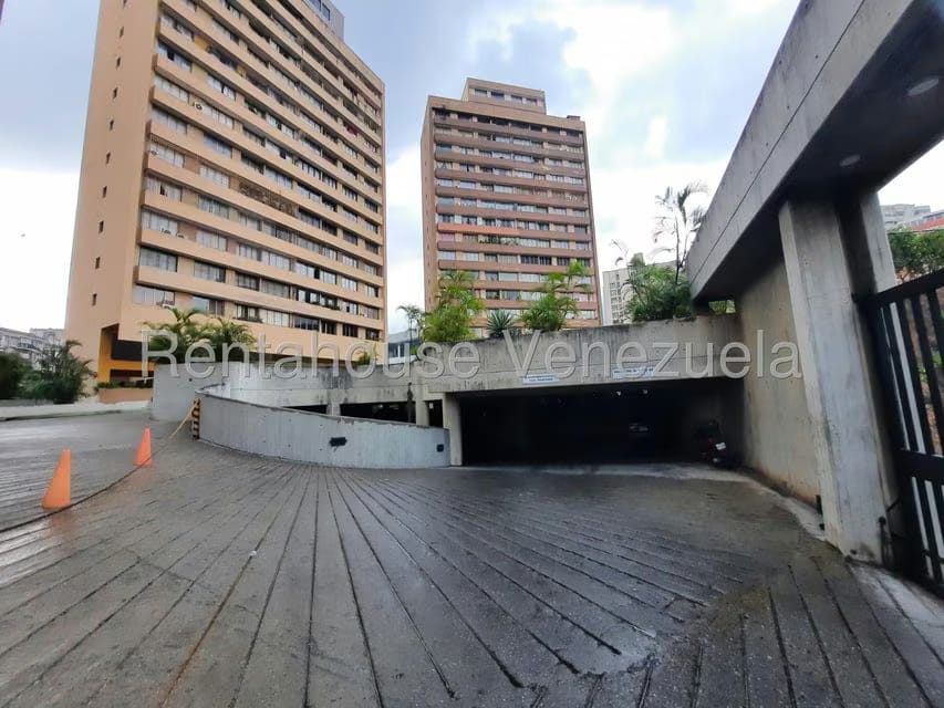 Apartamento (Duplex) en Venta en Colinas de Quinta Altamira, Distrito Metropolitano - 2