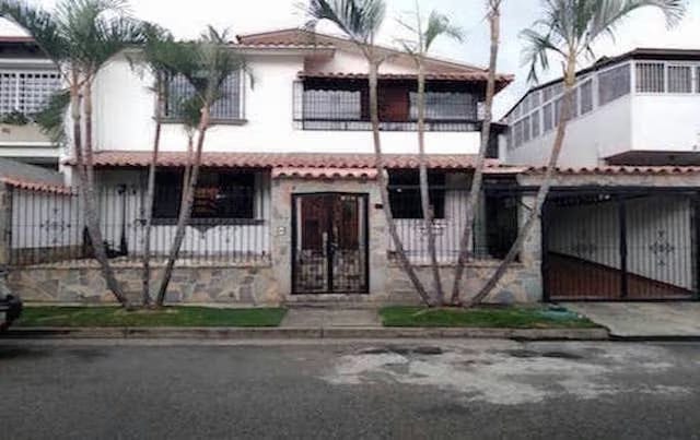 VENTA QUINTA EN URB. MACARACUAY