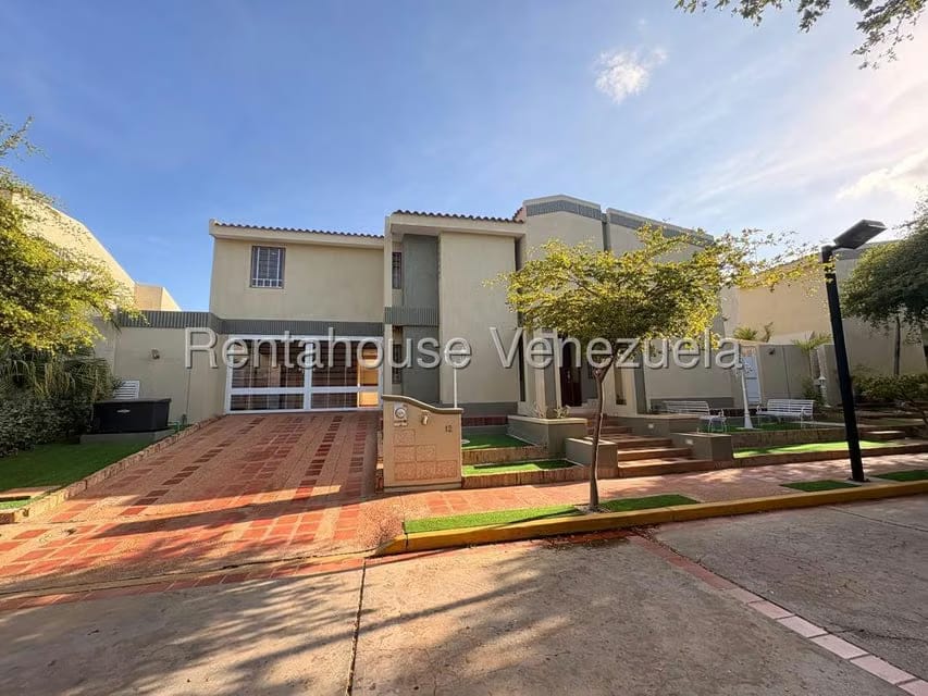 Townhouse (Multiples Niveles) en Venta en Doral Norte, Zulia