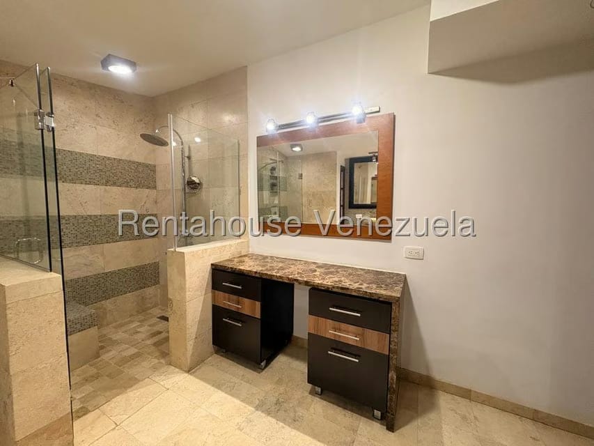 Townhouse (Multiples Niveles) en Venta en Doral Norte, Zulia - 43